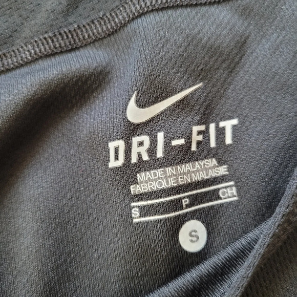Nike Dri-Fit Black Short Sleeve Running Activewear Top Size Women's Small - Picture 8 of 9
